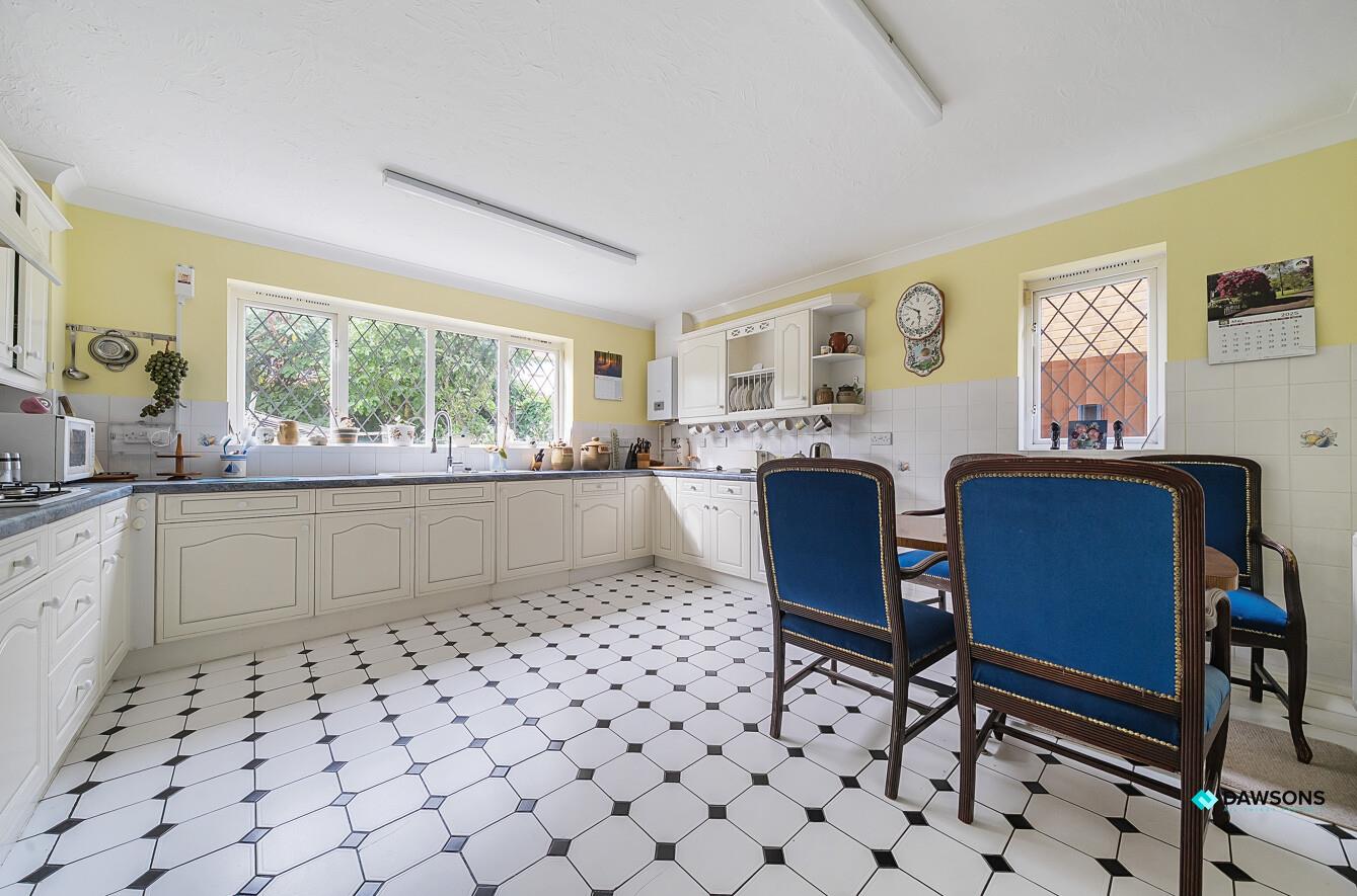 Ffordd Draenen Ddu, West Cross, Swansea, SA3 5RP